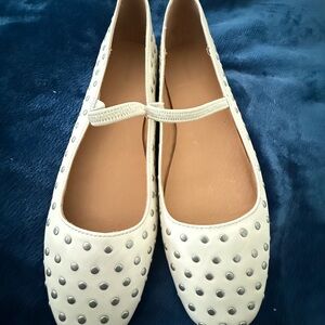 Madewell Greta Flats with Silver Studs NWOT size 9 1/2